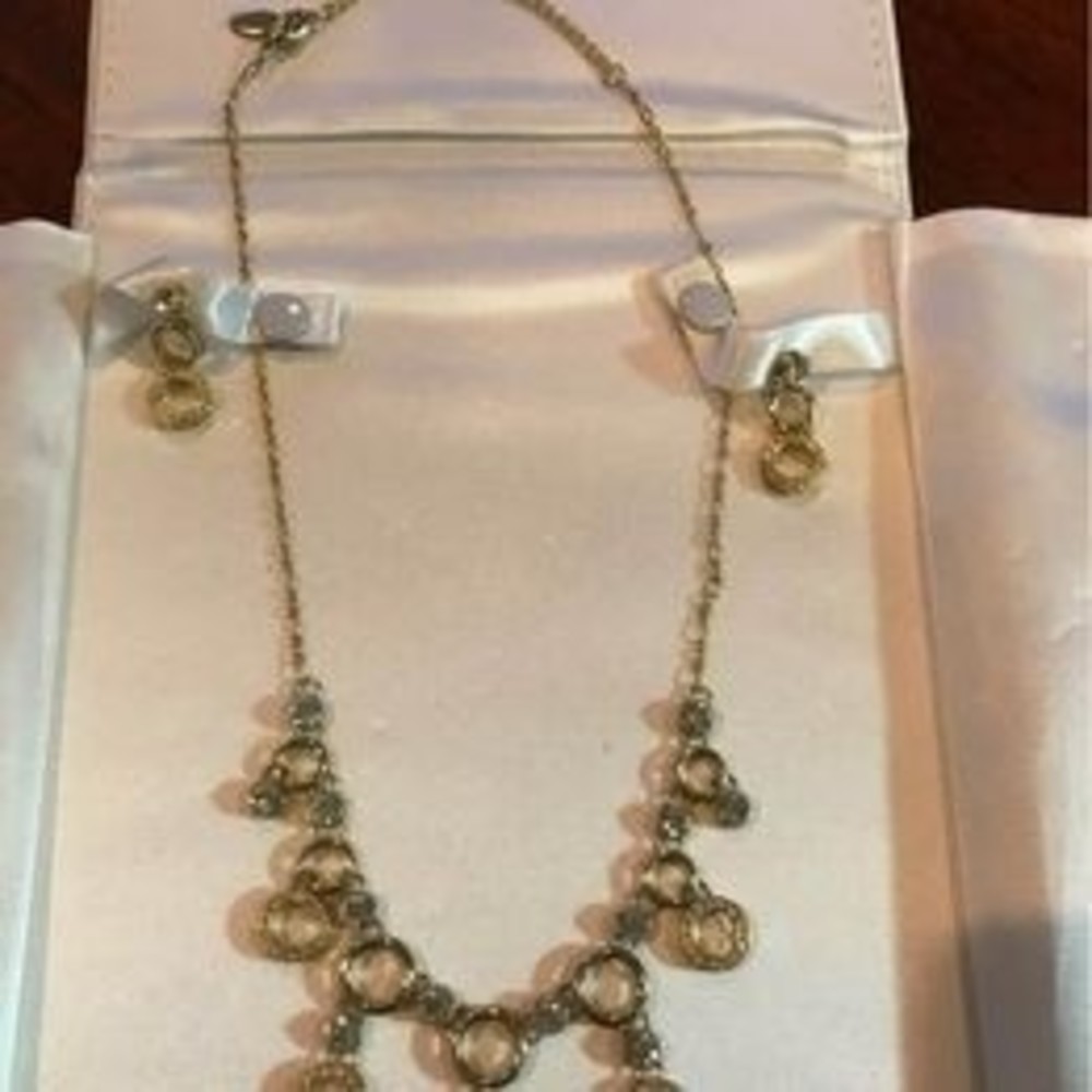 Stunning Gold Plated Crystal Necklace W/Earrings